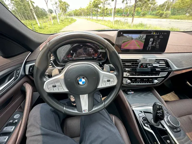 BMW 5 Series — Фото автомобиля 14