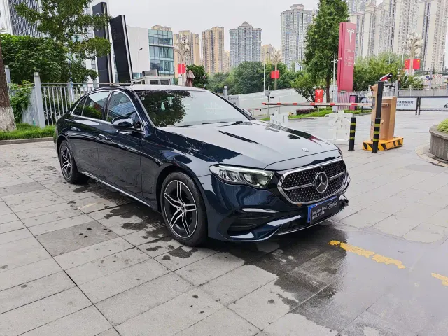 Mercedes-Benz E-Class — Фото автомобиля 3