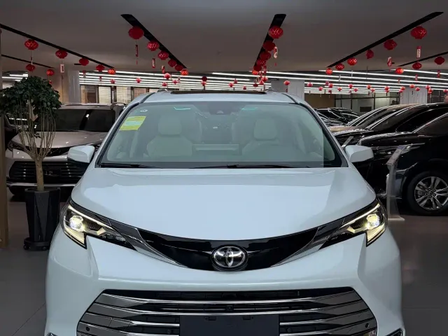 Toyota Sienna — Фото автомобиля 2
