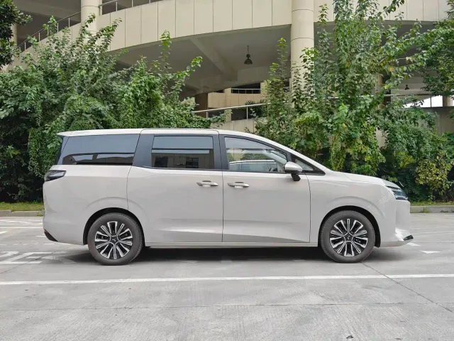 Wuling Starlight 730 — Фото автомобиля 3
