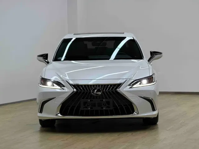 Lexus ES — Фото автомобиля 2