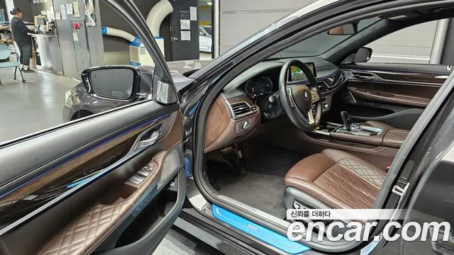 BMW 7-Series — Фото автомобиля 10