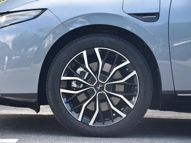 Xpeng P5 — Фото автомобиля 7