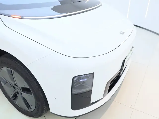 Li Auto Li i8 2025 Standard Edition — Фото автомобиля 13