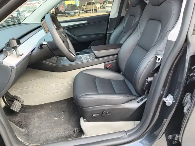 Tesla Model Y — Фото автомобиля 14