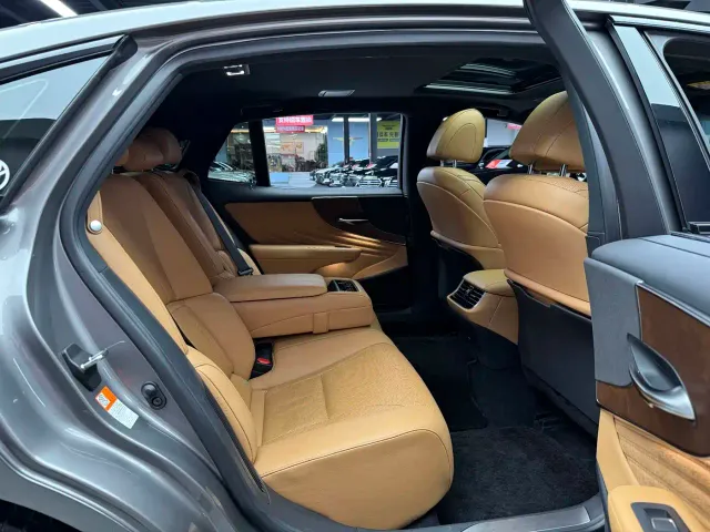 Lexus LS — Фото автомобиля 4