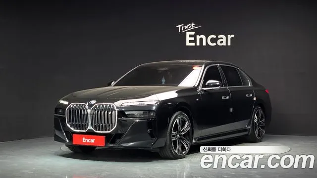 Фотография автомобиля — BMW i7 G70