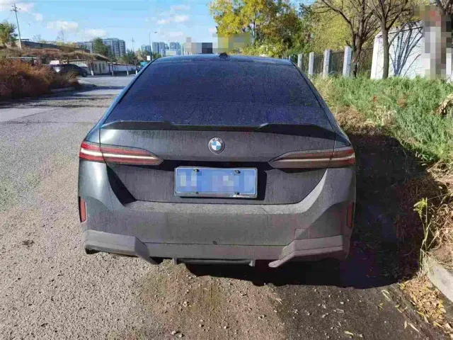 BMW 5 Series — Фото автомобиля 2