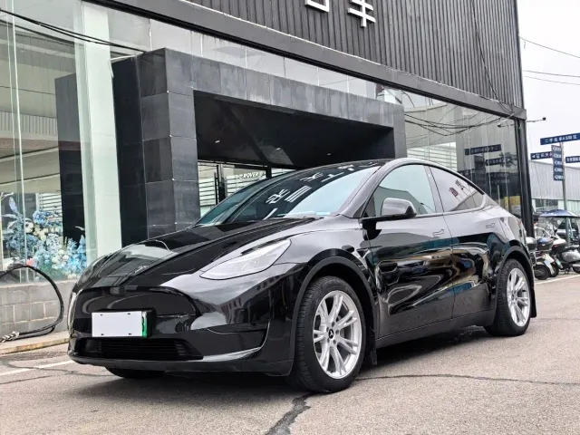 Фотография автомобиля — Tesla Model Y