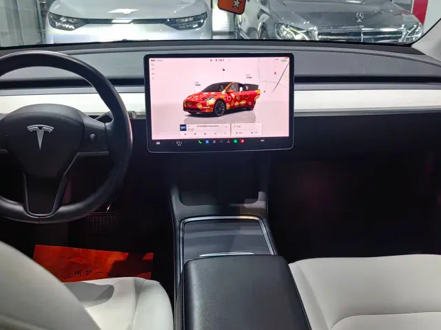 Tesla Model Y — Фото автомобиля 8