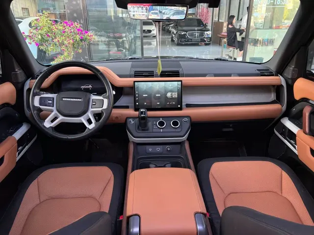 Land Rover Defender — Фото автомобиля 5