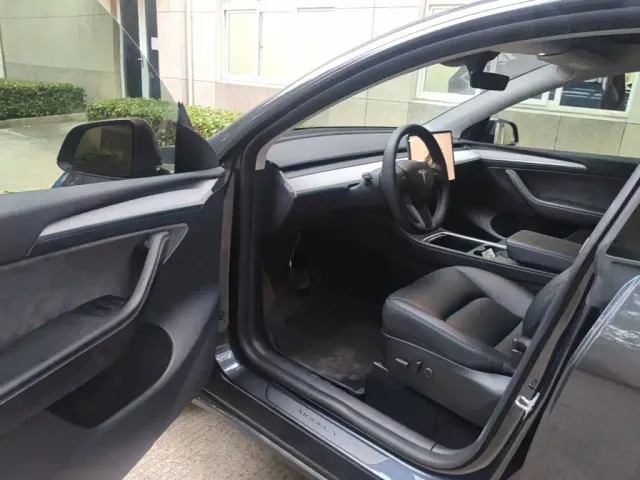 Tesla Model Y 2024 Rear-Wheel Drive Version — Фото автомобиля 15