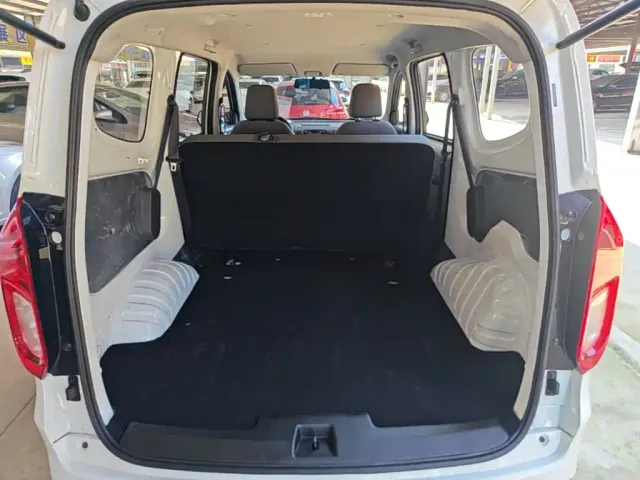 Wuling Hongguang — Фото автомобиля 18