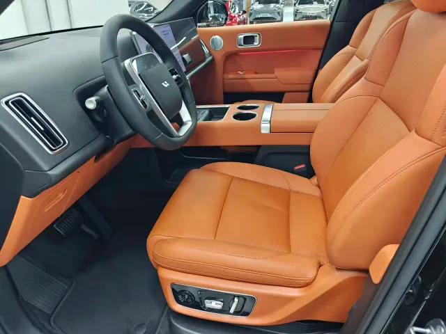 Li Auto L8 — Фото автомобиля 8