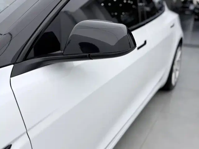Tesla Model 3 — Фото автомобиля 12