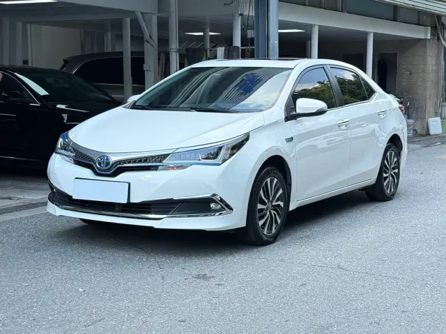 Фотография автомобиля — Toyota Corolla Twin Engine E+