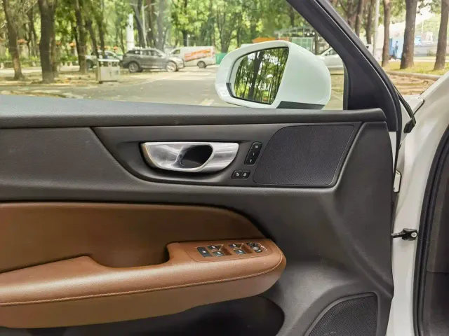 Volvo S60 Plug-in Hybrid — Фото автомобиля 15