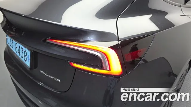 Tesla Model 3 — Фото автомобиля 8