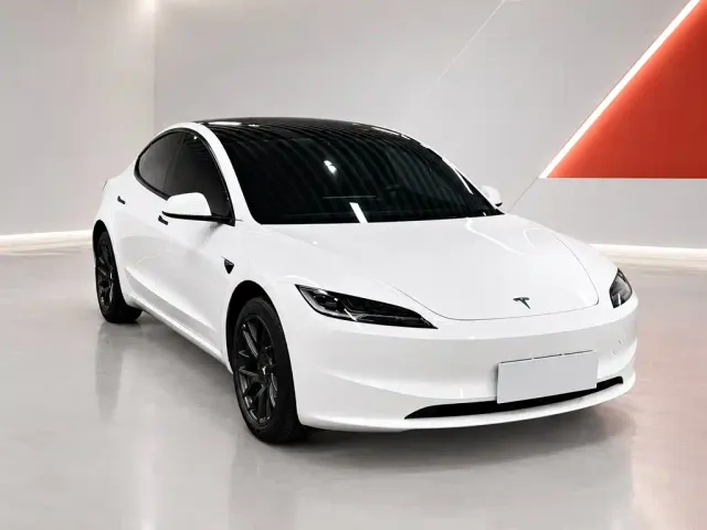 Tesla Model 3 — Фото автомобиля 3