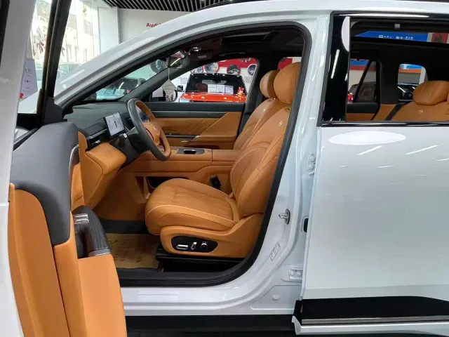Dongfeng eπ 008 — Фото автомобиля 3