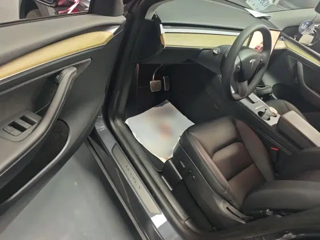 Tesla Model Y — Фото автомобиля 15