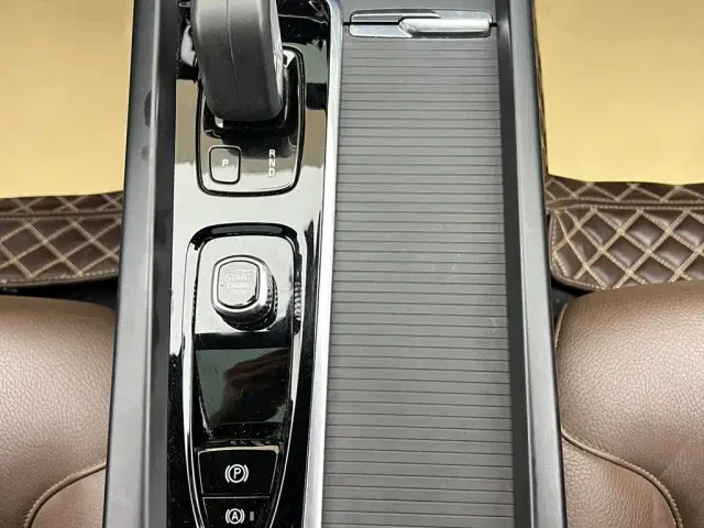 Volvo XC60 — Фото автомобиля 21