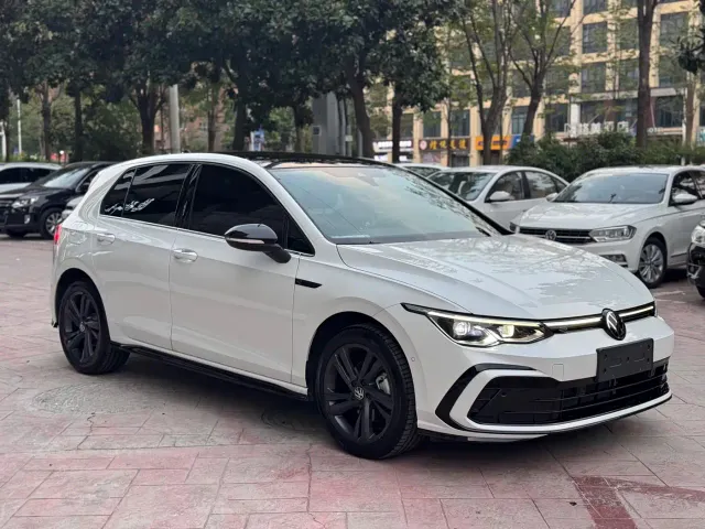 Фотография автомобиля — Volkswagen Golf
