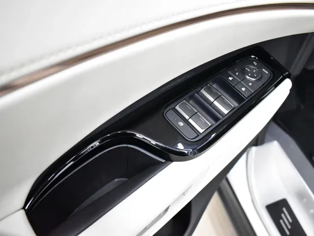 Lexus LM — Фото автомобиля 20
