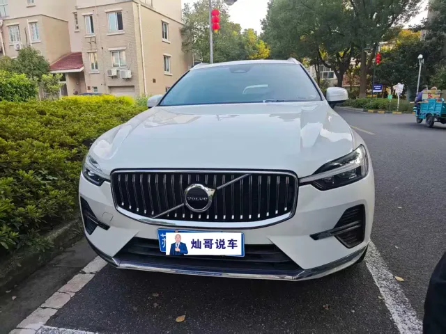 Volvo XC60 — Фото автомобиля 2