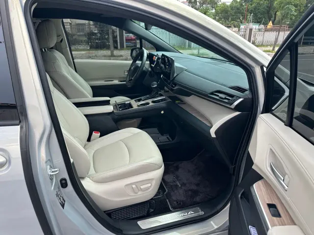 Toyota Sienna — Фото автомобиля 15