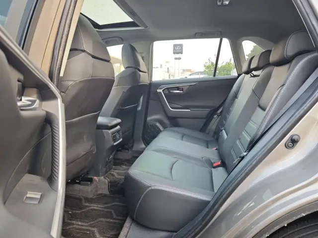 Toyota RAV4 — Фото автомобиля 13