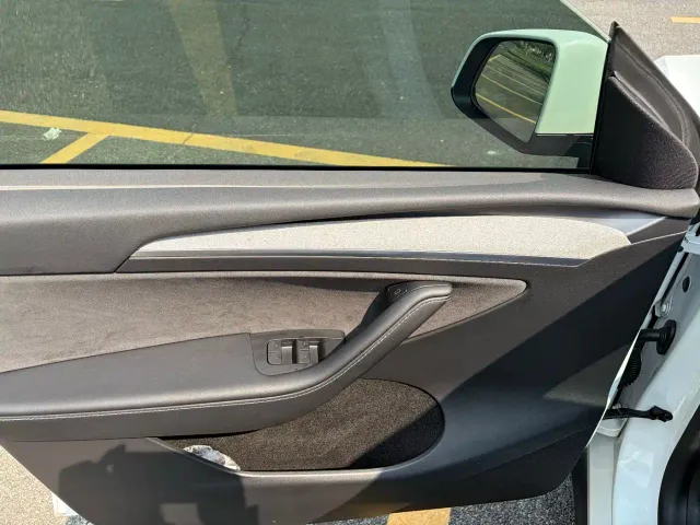 Tesla Model Y — Фото автомобиля 15