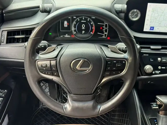 Lexus ES — Фото автомобиля 9