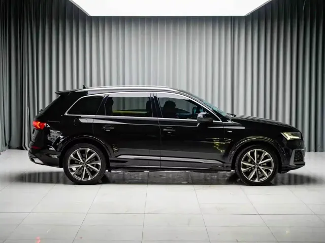 Audi Q7 — Фото автомобиля 4