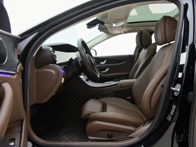 Mercedes-Benz E-Class — Фото автомобиля 12