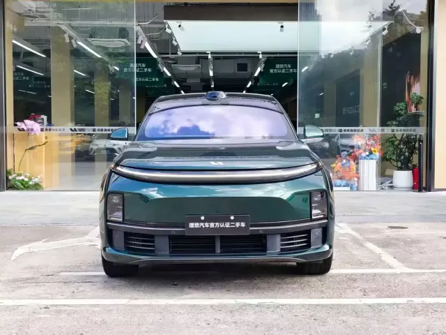 Li Auto L7 — Фото автомобиля 2