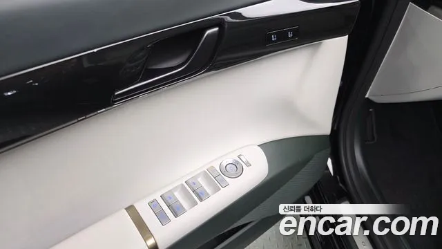 Hyundai Grandeur Grandeur (GN7) 2.5 Бензин 2WD — Фото автомобиля 12