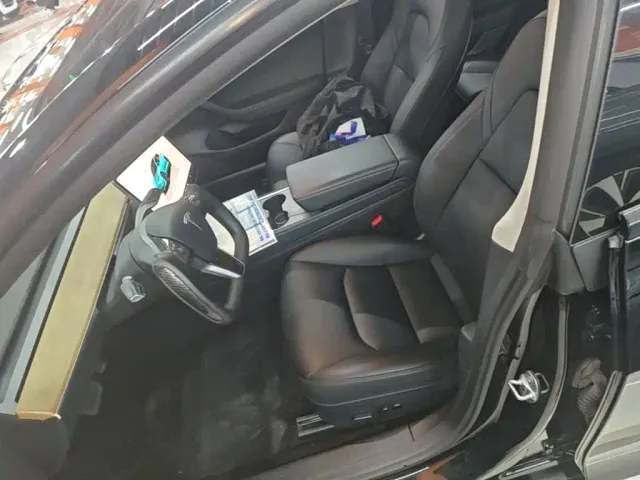 Tesla Model 3 — Фото автомобиля 14