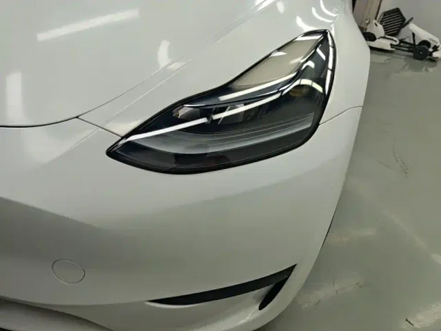 Tesla Model Y — Фото автомобиля 23