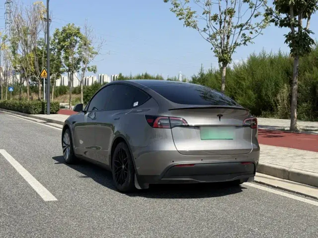 Tesla Model Y — Фото автомобиля 5