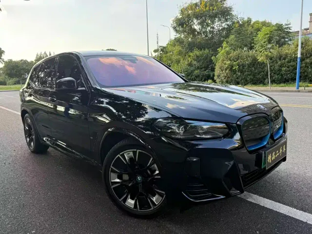 BMW iX3 — Фото автомобиля 8