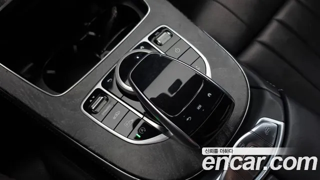 Mercedes-Benz E-Class — Фото автомобиля 20