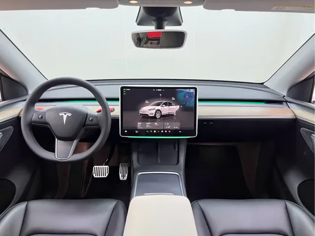 Tesla Model Y — Фото автомобиля 12