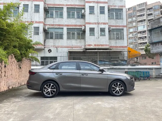 Geely Emgrand — Фото автомобиля 10