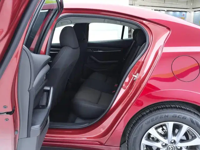 Mazda Axela — Фото автомобиля 11