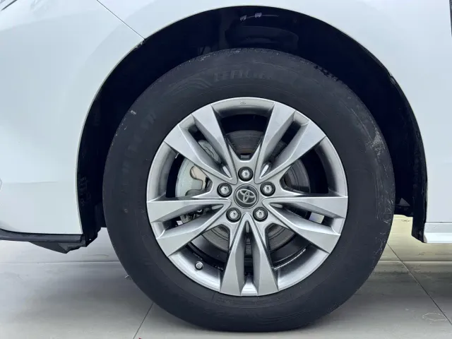 Toyota Sienna — Фото автомобиля 17