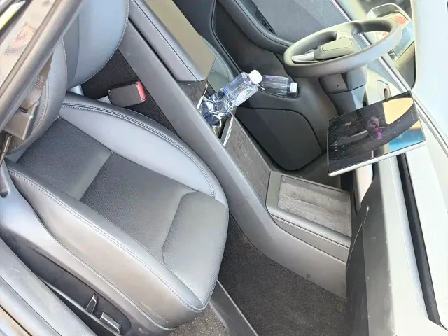 Tesla Model 3 — Фото автомобиля 8