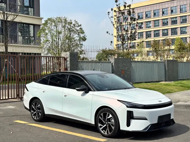 Geely Galaxy L6 — Фото автомобиля 3