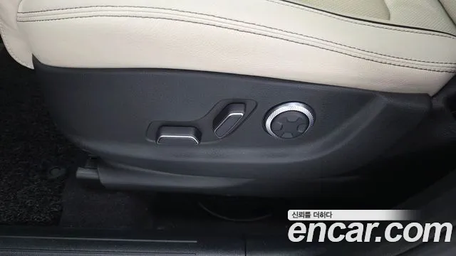 Genesis GV70 — Фото автомобиля 30