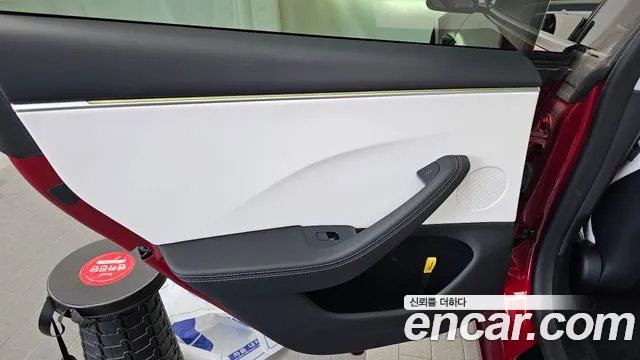Tesla Model 3 — Фото автомобиля 22